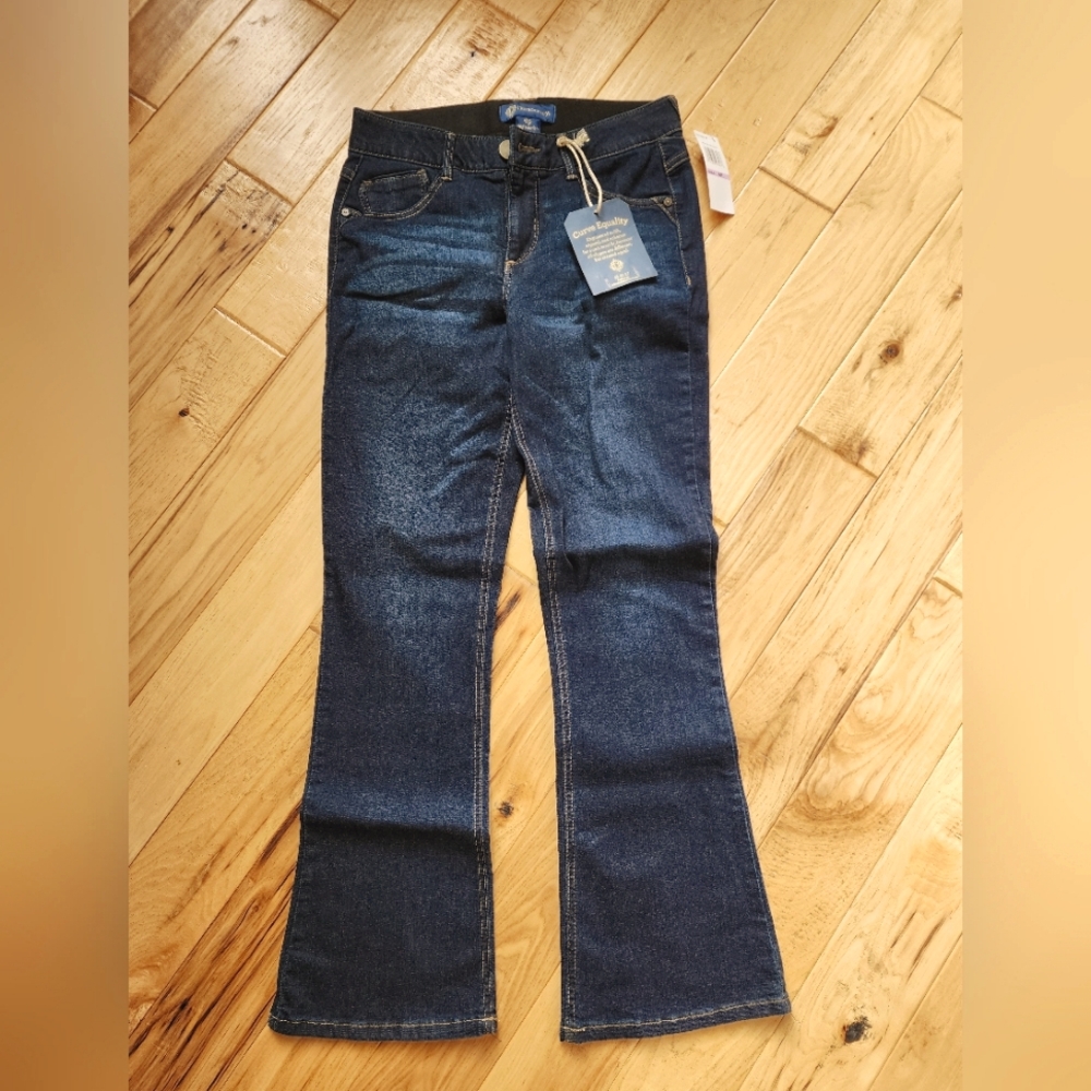 Democracy Kathyrn Ab Solutions Itty Bitty Bootcut Jeans NWT size 6P